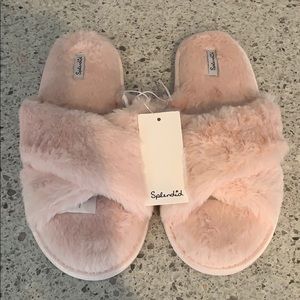 NWT Splendid Crisscross Slippers - size M/L